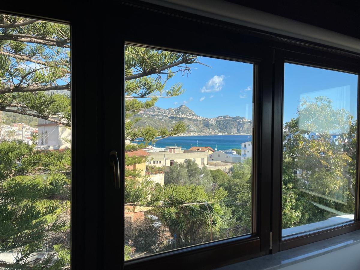 John Sea Suites Giardini Naxos Bagian luar foto