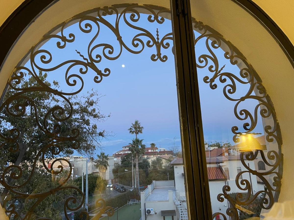 John Sea Suites Giardini Naxos Bagian luar foto
