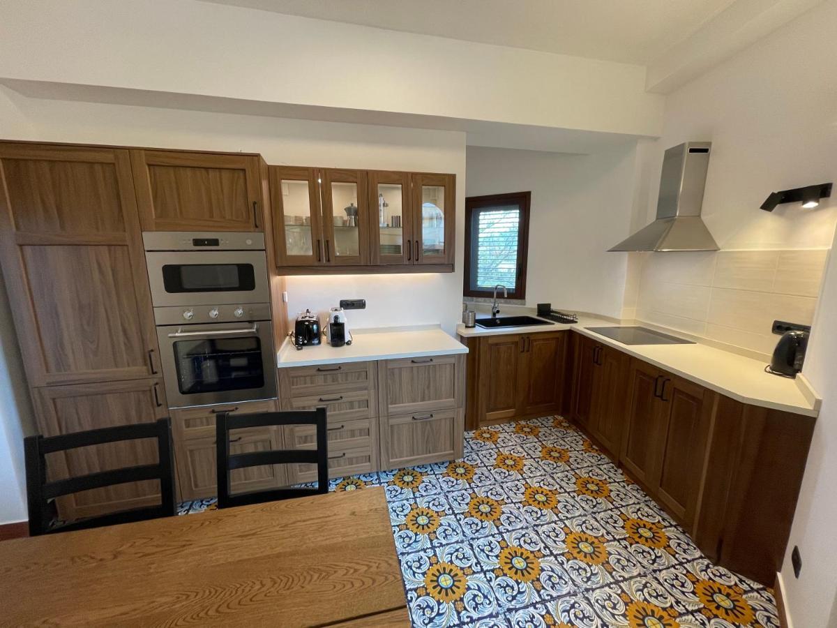 John Sea Suites Giardini Naxos Bagian luar foto