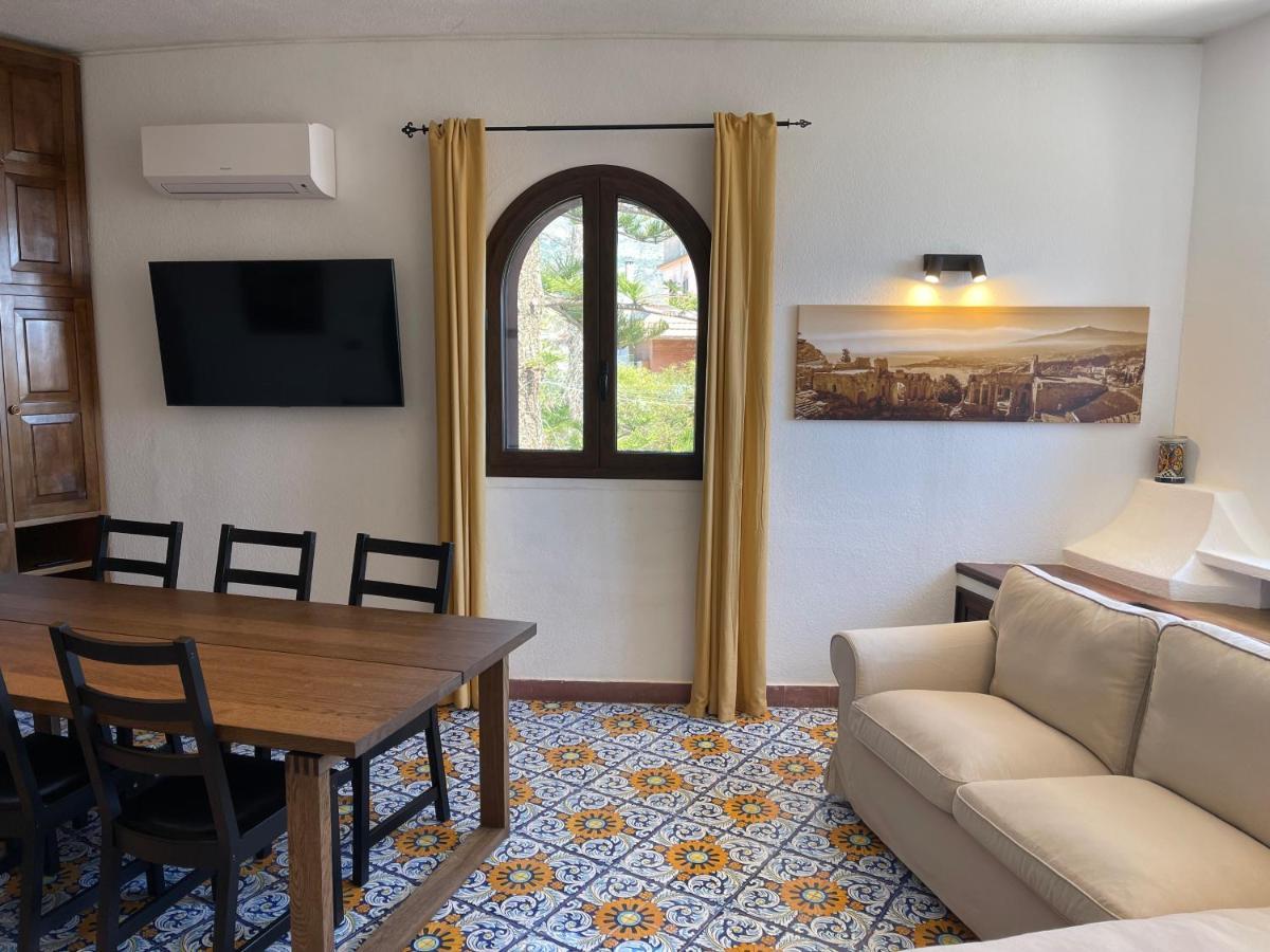 John Sea Suites Giardini Naxos Bagian luar foto
