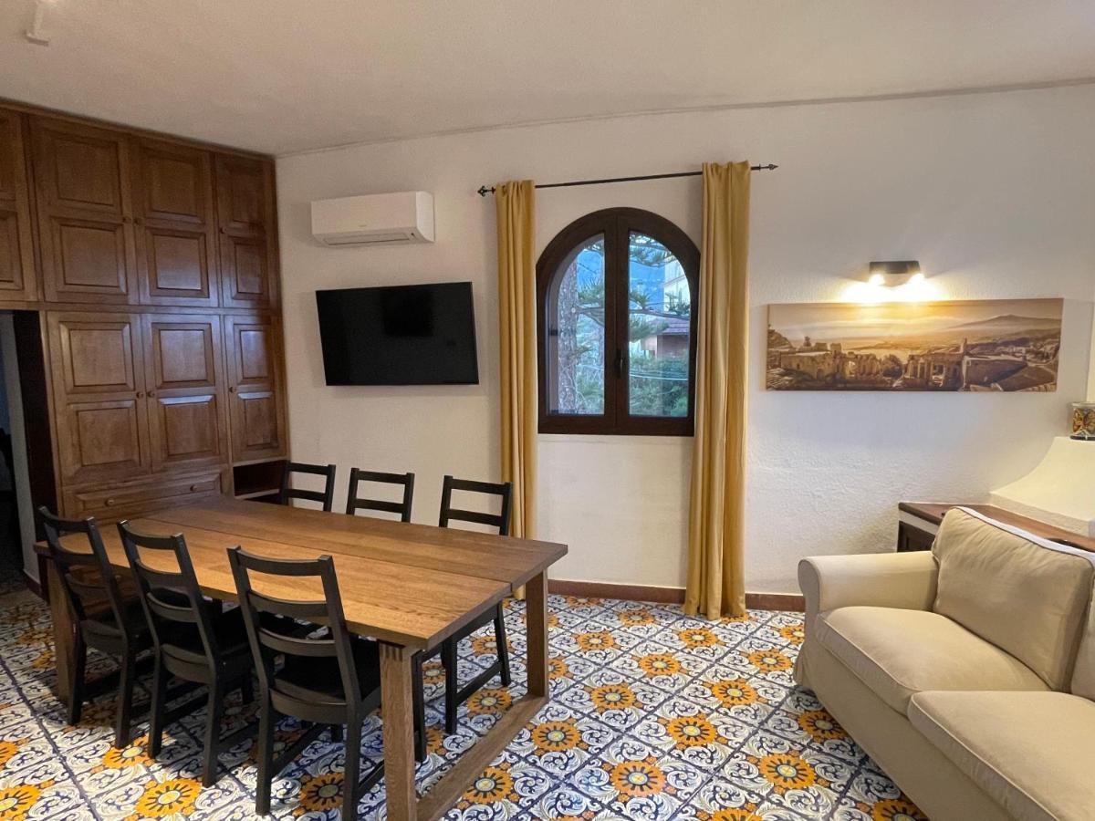John Sea Suites Giardini Naxos Bagian luar foto