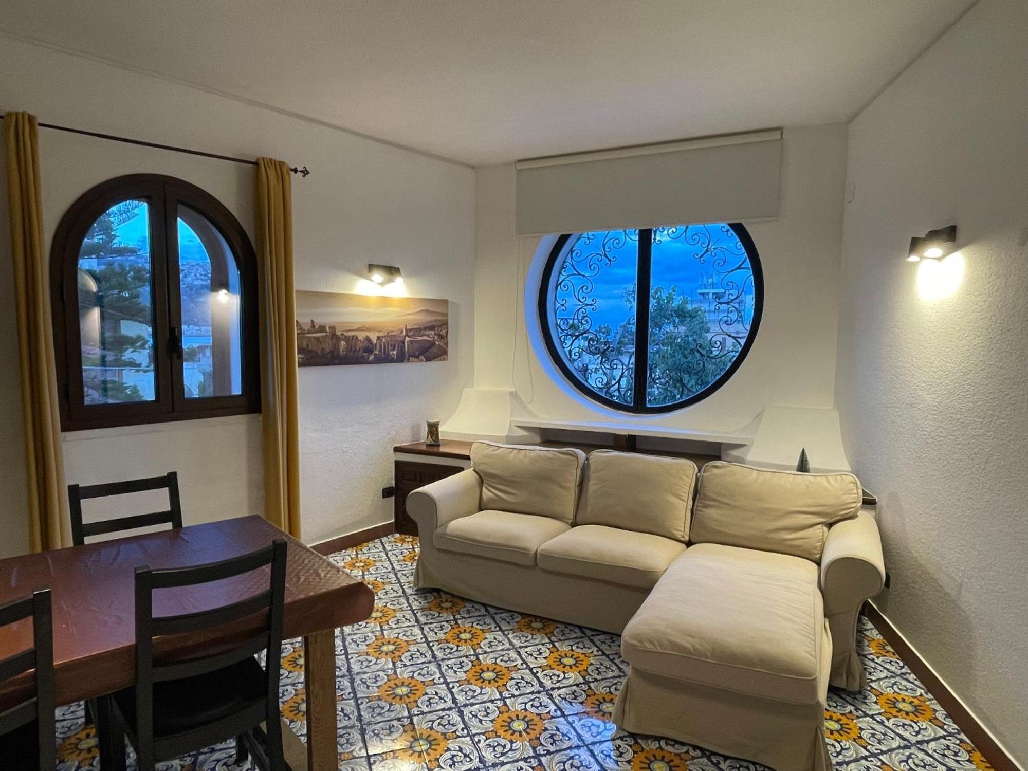 John Sea Suites Giardini Naxos Bagian luar foto