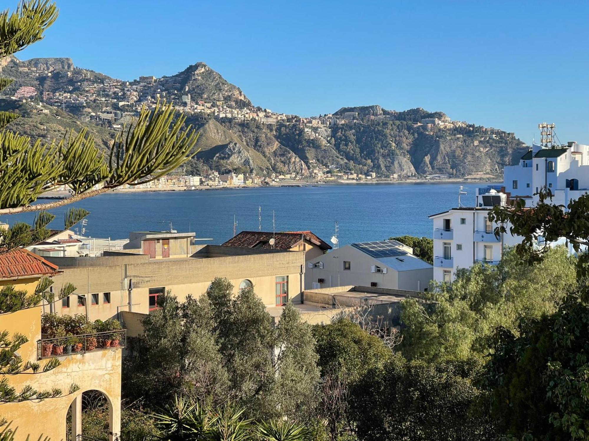 John Sea Suites Giardini Naxos Bagian luar foto