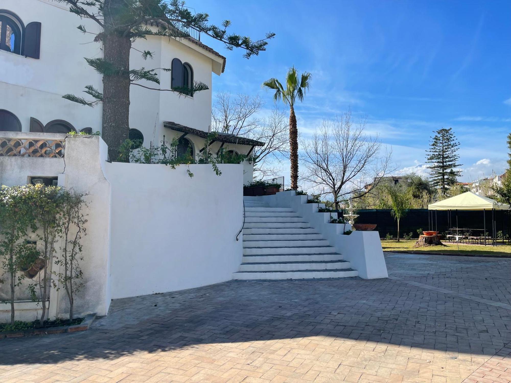 John Sea Suites Giardini Naxos Bagian luar foto