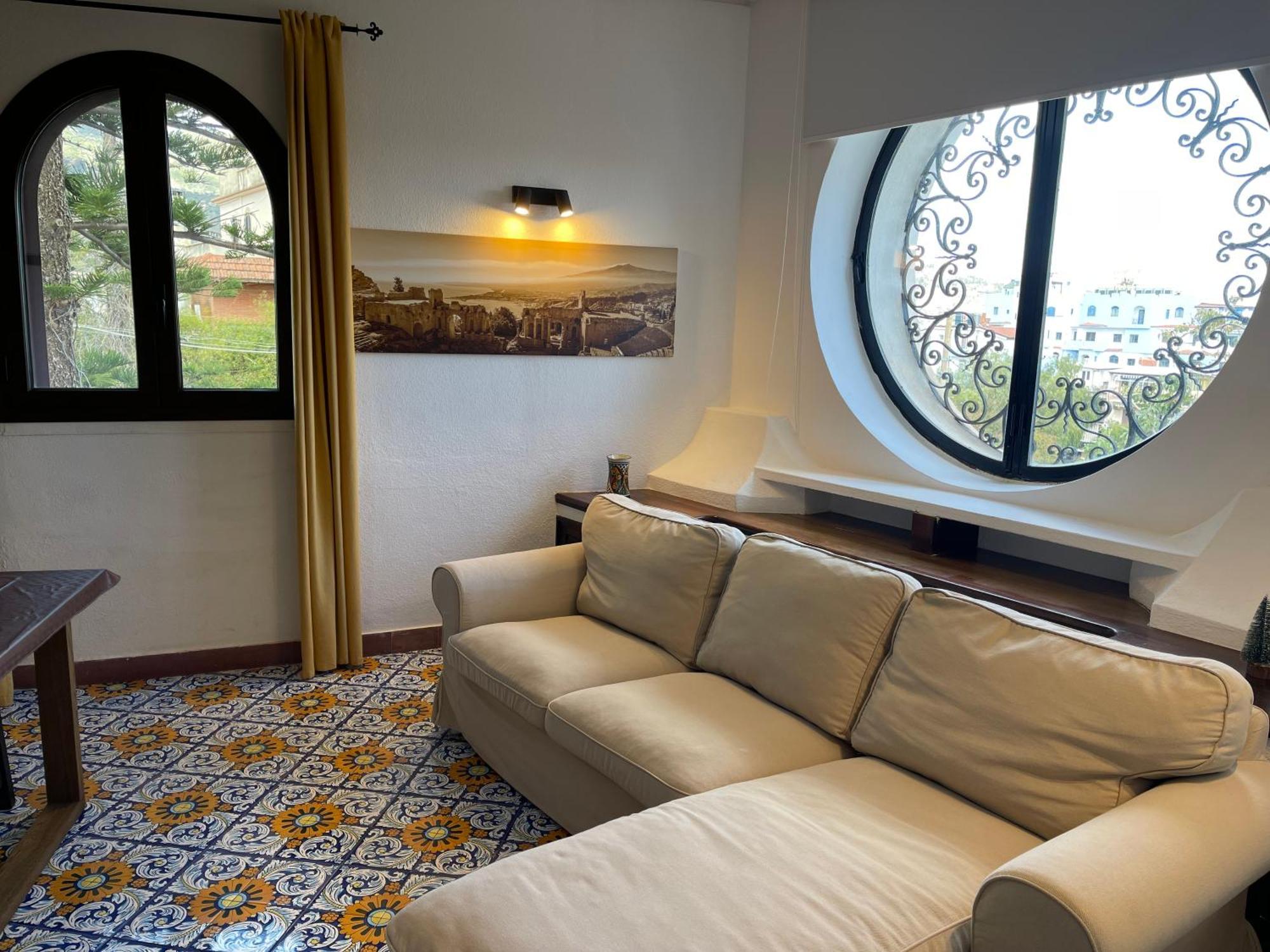 John Sea Suites Giardini Naxos Bagian luar foto