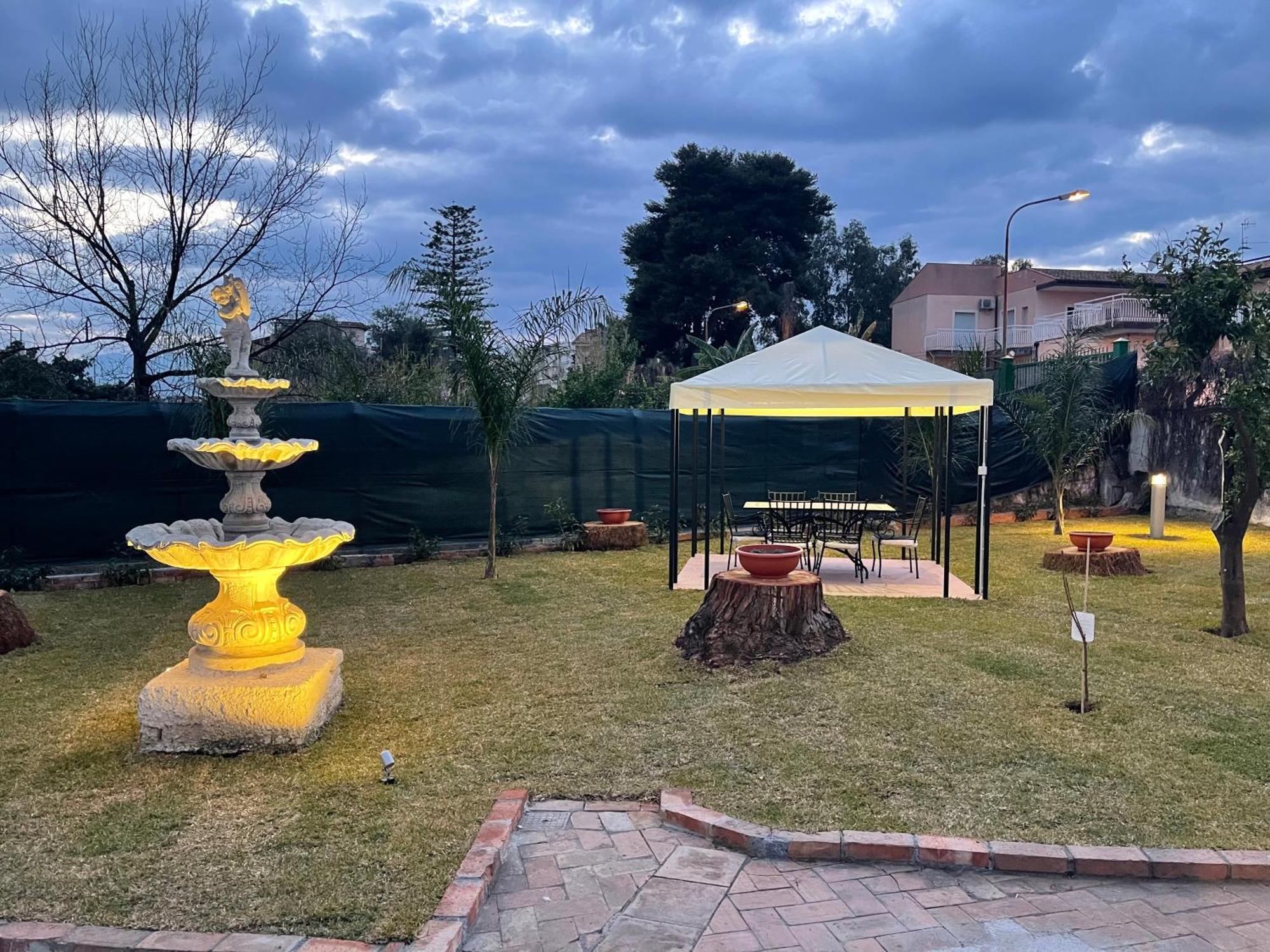 John Sea Suites Giardini Naxos Bagian luar foto